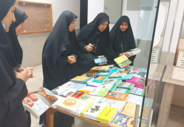 ایستگاه مبادله کتاب و میز لحظه‌ای برای خواندن در کتابخانه پردیس کشاورزی، منابع طبیعی و محیط زیست