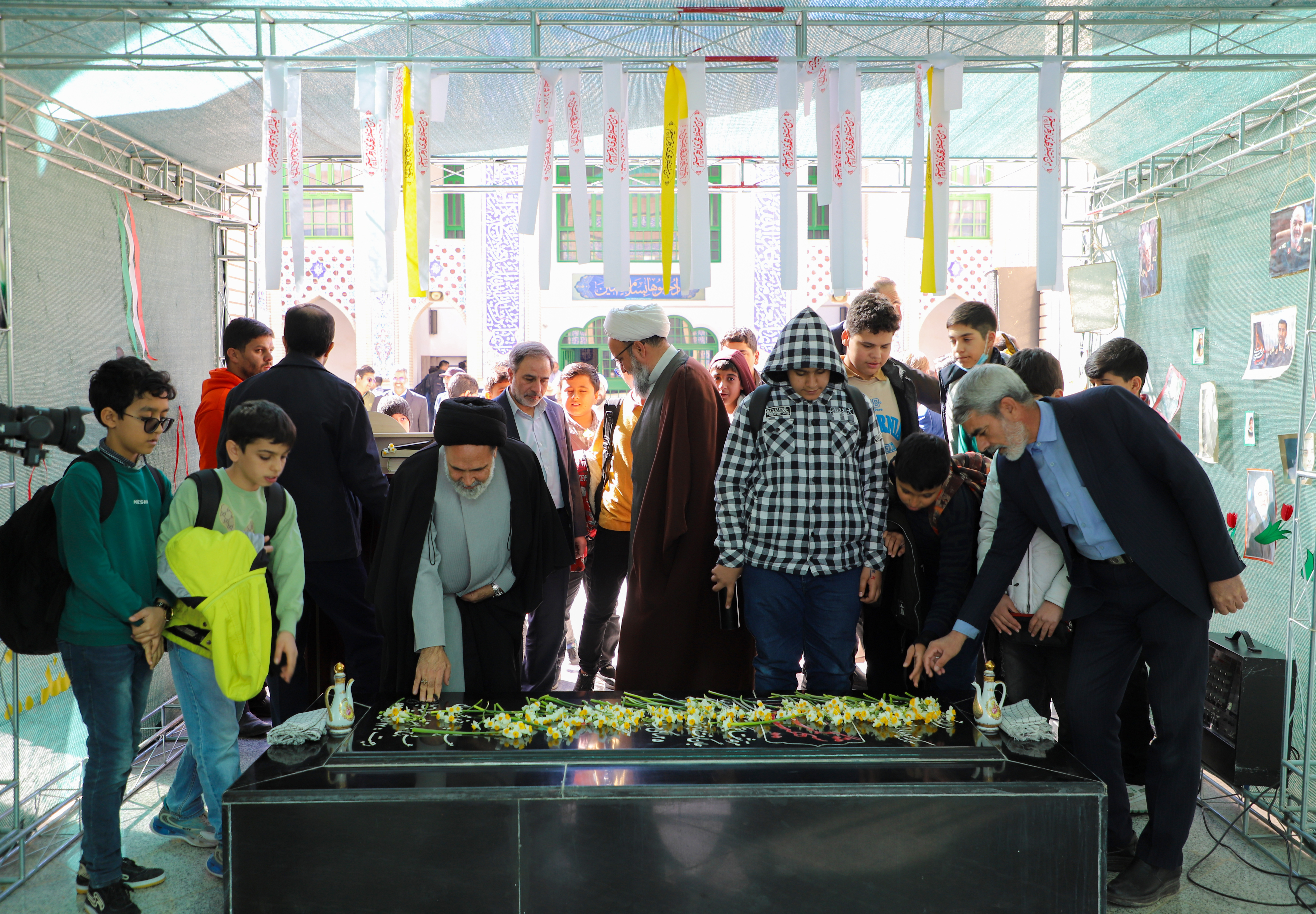 عطرافشانی و گلباران مزار شهید گمنام در دانشگاه بیرجند برگزار شد