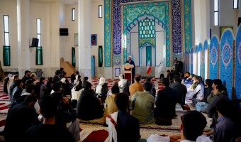 بدرقه کاروان عمره دانشجویان پسر دانشگاه‌های خراسان و سیستان و بلوچستان در دانشگاه بیرجند